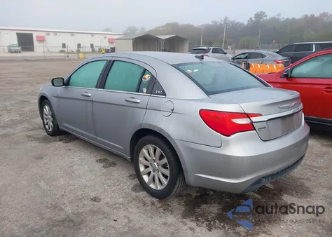 2014 Chrysler 200 Touring z USA, uszkodzony, nr VIN 1C3CCBBG7EN105949